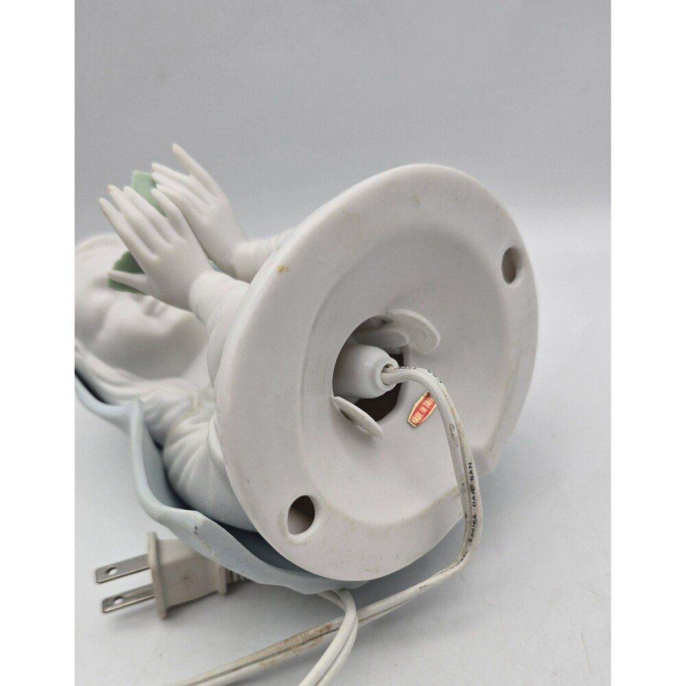 Vintage Madonna Mary Holding Flower Porcelain Lighted Nightlight  - Works - Picture 8 of 12